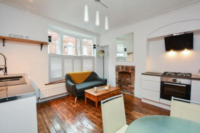 The LOCATION- 1 FREE PRIVATE PARKING SPACE - 60 SECOND WALK 2 MINSTER!